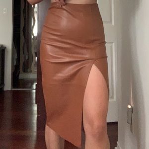 💚💚FREE💚💚F21 faux leather pencil skirt